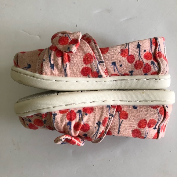 TOMS Tiny Classics Coral Pink Cherry Cherie Print Bow. Size T6 - Picture 5 of 8